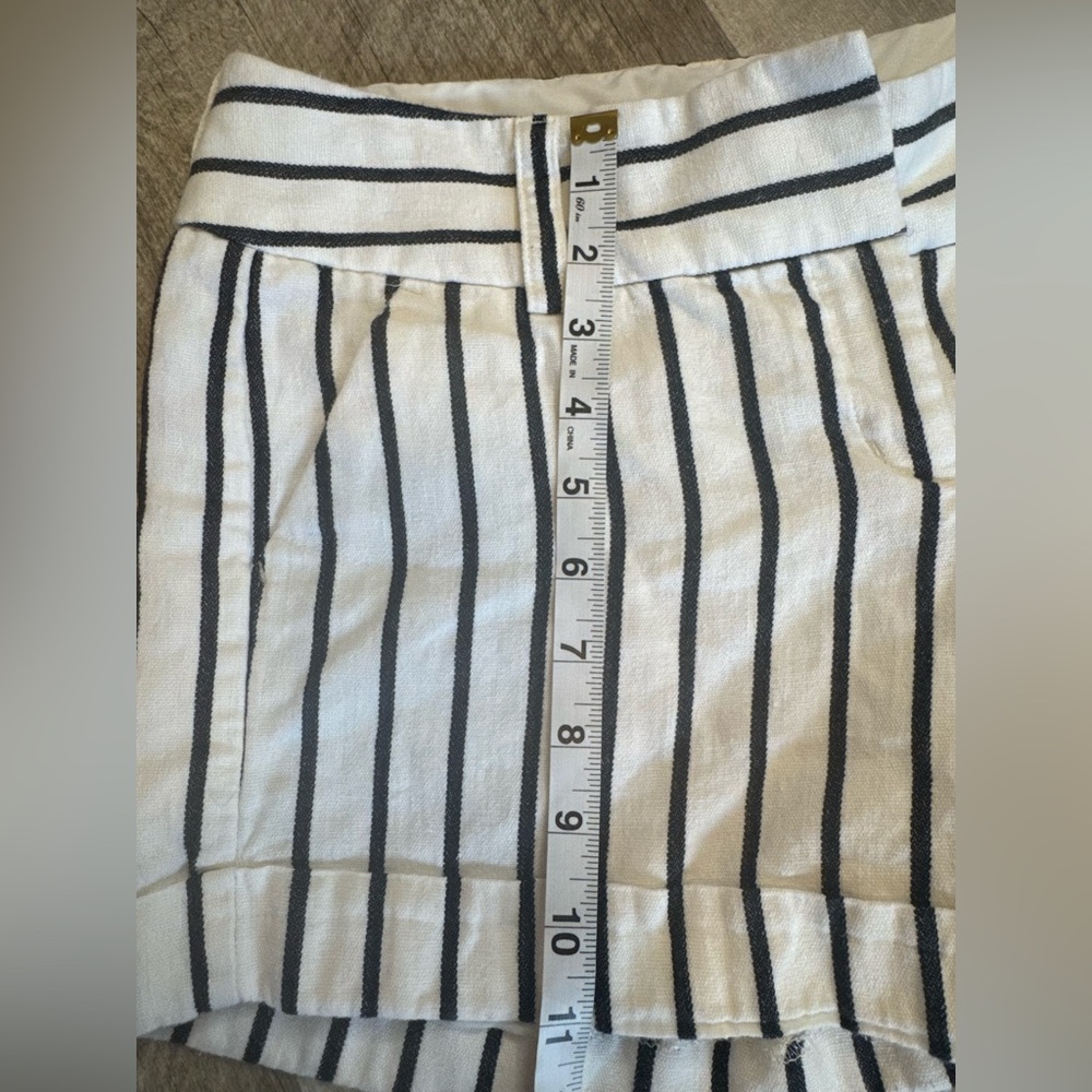 Express size 4 midi low rise, dressy look white jean shorts, thin pinstripe - Picture 8 of 10
